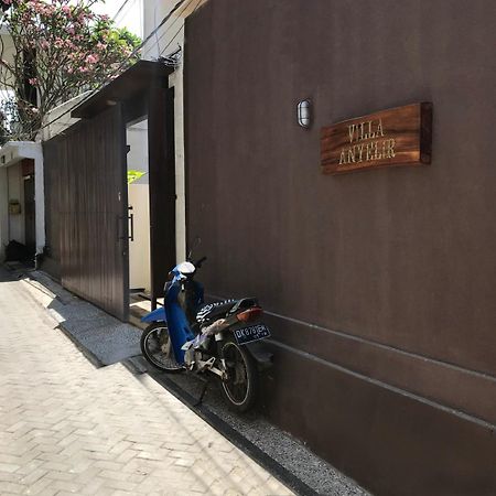 Villa Anyelir Seminyak Esterno foto