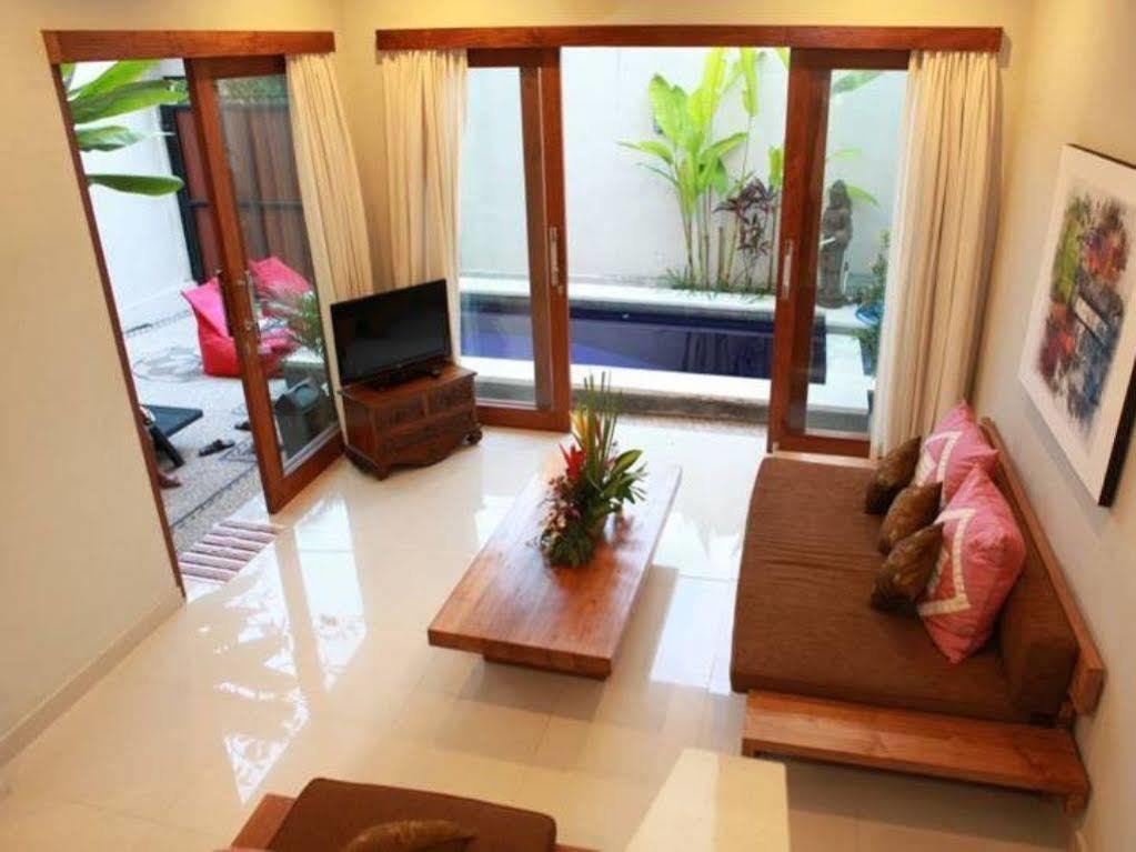 Villa Anyelir Seminyak Esterno foto